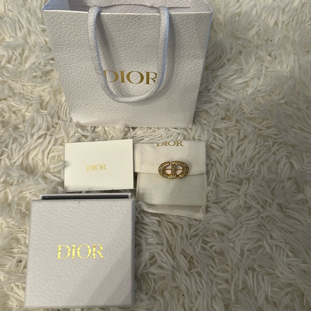 Dior woman’s broach